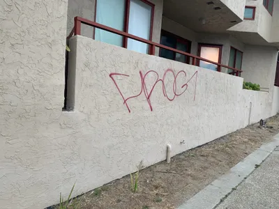 Graffiti on 875 La Playa St